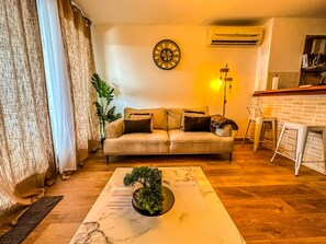 Living area - Villa rental in the west of France (la possession)