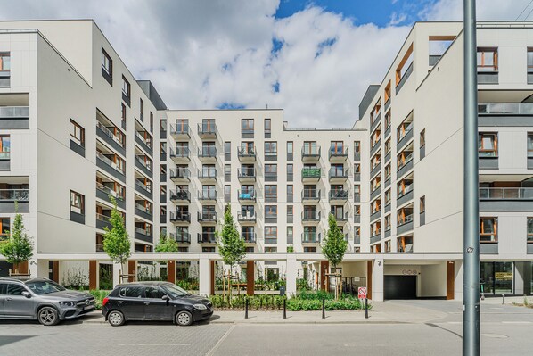 Front of property - ShortStayPoland Zdziechowskiego B154 (Warsaw)