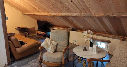 Cosy comfortable Loft, on the edge of the delightful village of Pionsat.