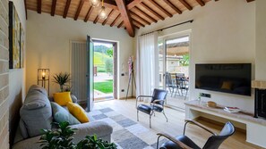 Villa | 2 bedrooms - Villino Le Moie 4 2 Emma Villas (Fermo)