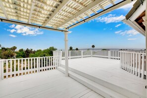 Terrace/patio - Rowland Heights Beautiful View 4 Bedroom Luxury House near Disney  (Rowland Heights)