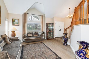 Interior - Rowland Heights Beautiful View 4 Bedroom Luxury House near Disney  (Rowland Heights)