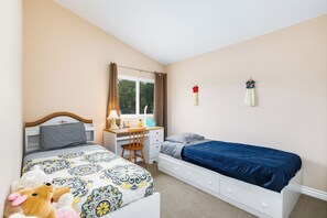 4 bedrooms, WiFi, bed sheets