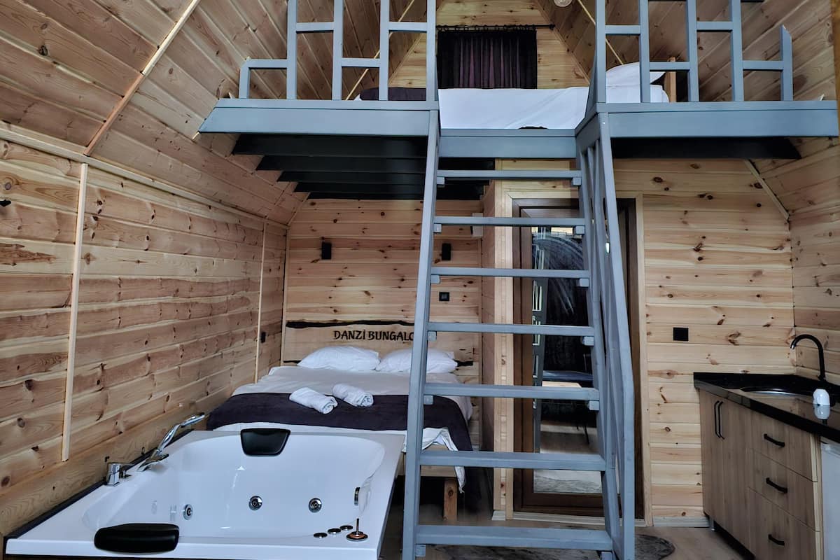 Deluxe Room, Mountain View | 1 bedroom, free WiFi, bed sheets