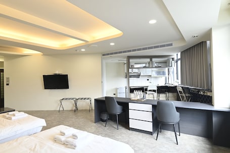 Business Quadruple Room, City View | 1 bedroom, free WiFi