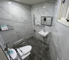 Family Quadruple Room, 1 Bedroom, City View | Bathroom