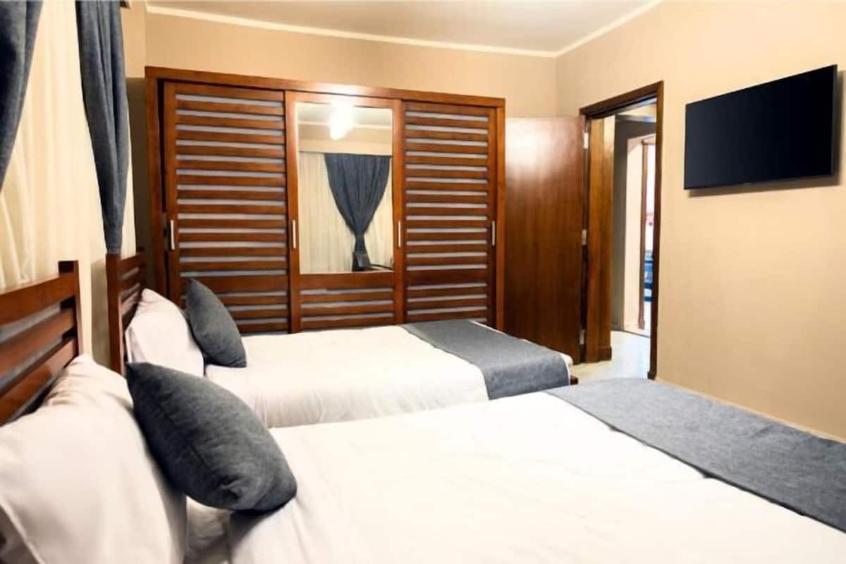 4 chambres, minibar, lits bébé (gratuits), lits pliants/supplémentaires