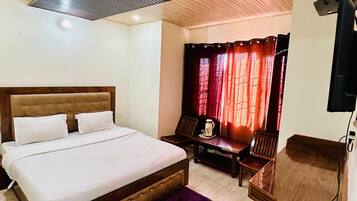Deluxe Room | Desk, laptop workspace, free WiFi