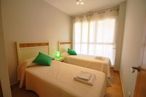 2 chambres, fer et planche à repasser, draps fournis