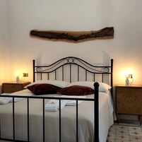 Camera Matrimoniale Bordeaux | 羽绒被、免费迷你吧物品、特色装修、特色家居