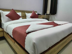 华丽客房 | 客房内保险箱、办公桌、笔记本电脑工作区、免费 WiFi