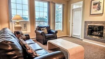 Televisión y chimenea