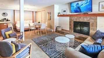 Televisión y chimenea