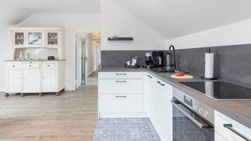 Geladeira, fogão, cooktop, lava-louças