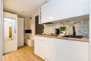 City-Apartment | Eigene Küche | Großer Kühlschrank, Mikrowelle, Herdplatte, Geschirrspüler