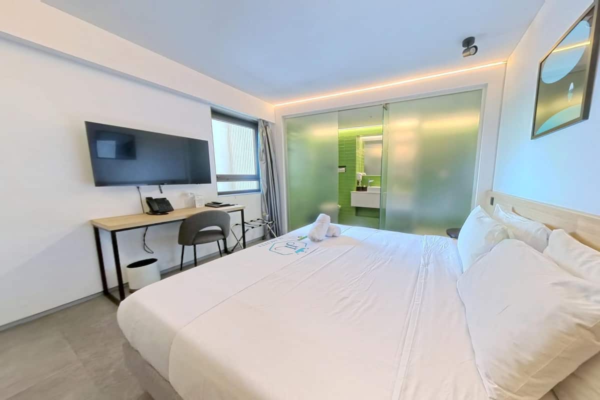 In-room safe, desk, laptop workspace, blackout drapes