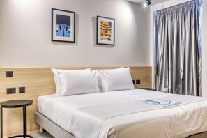 Dobbelt- eller tomannsrom – standard | Safe på rommet, skrivebord og skrivebord for bærbar PC