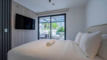 1 bedroom, desk, iron/ironing board, WiFi