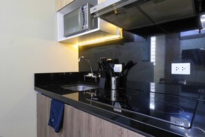 雪櫃、微波爐、爐具、咖啡機/沖茶器