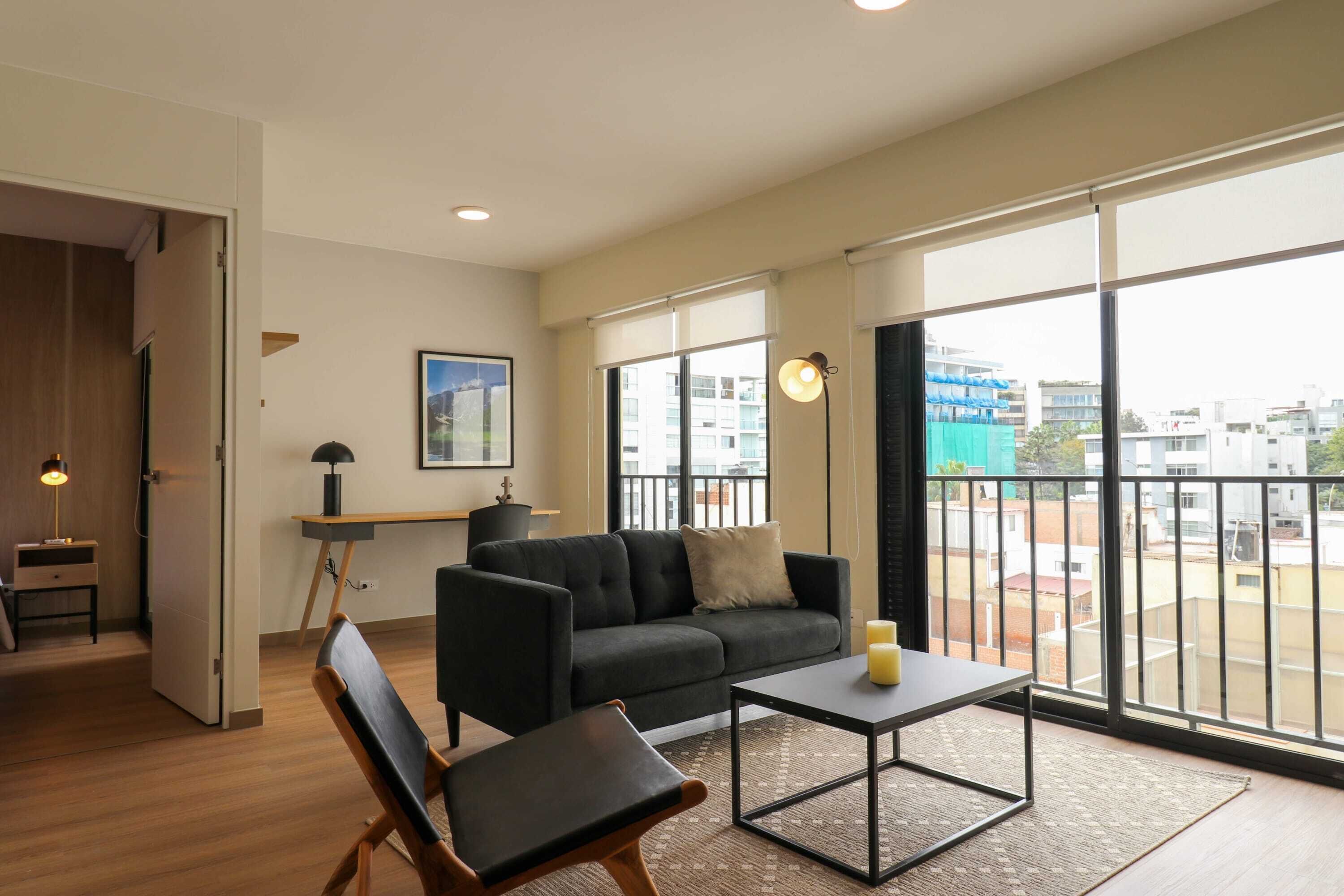 Televisión y oficina 