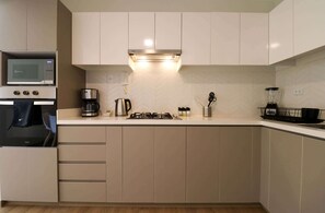 Fridge, microwave, oven, stovetop - w* | Glorious 1BR w/ Balcony in Miraflores (Miraflores)