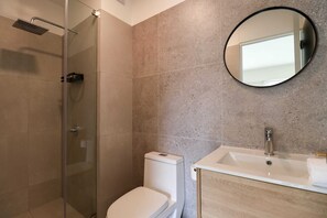 Bruser, hårtørrer, håndklæder