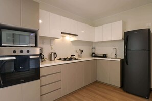 Fridge, microwave, oven, stovetop