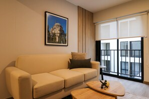 TV, offices - w* | Majestic 2BR w/ Balcony in Miraflores (Miraflores)