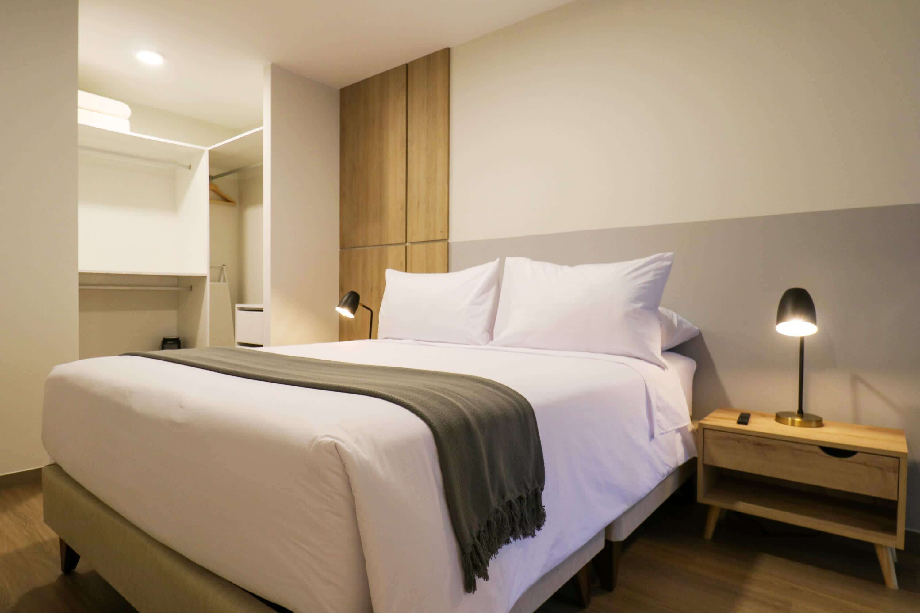 2 slaapkamers, een bureau, een strijkplank/strijkijzer, wifi