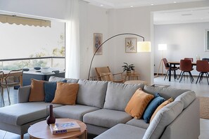 Fireplace, DVD player