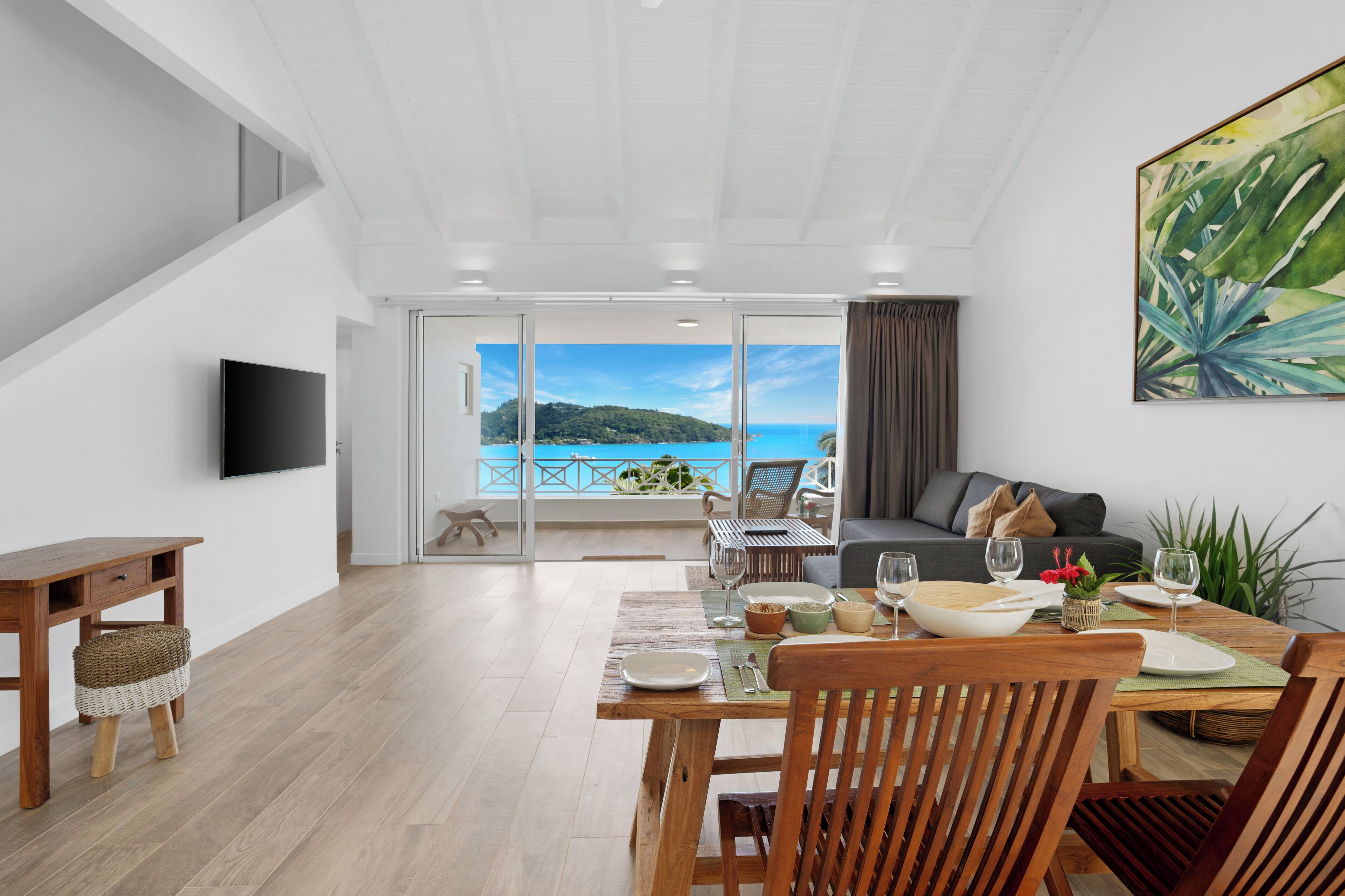 Deluxe-huoneisto, parveke, valtamerinäköala | Oleskelualue | LED-televisio