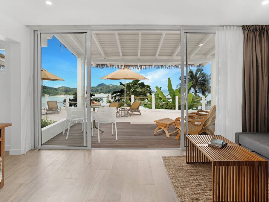 King Suite with Ocean View | Luxe beddengoed, pillowtop-bedden, een kluis op de kamer, een bureau