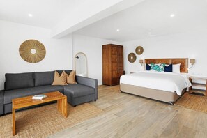 King Suite with Ocean View | Hochwertige Bettwaren, Pillowtop-Betten, Zimmersafe, Schreibtisch