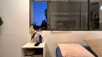 2 Schlafzimmer, Schreibtisch, Bügeleisen/Bügelbrett, WLAN