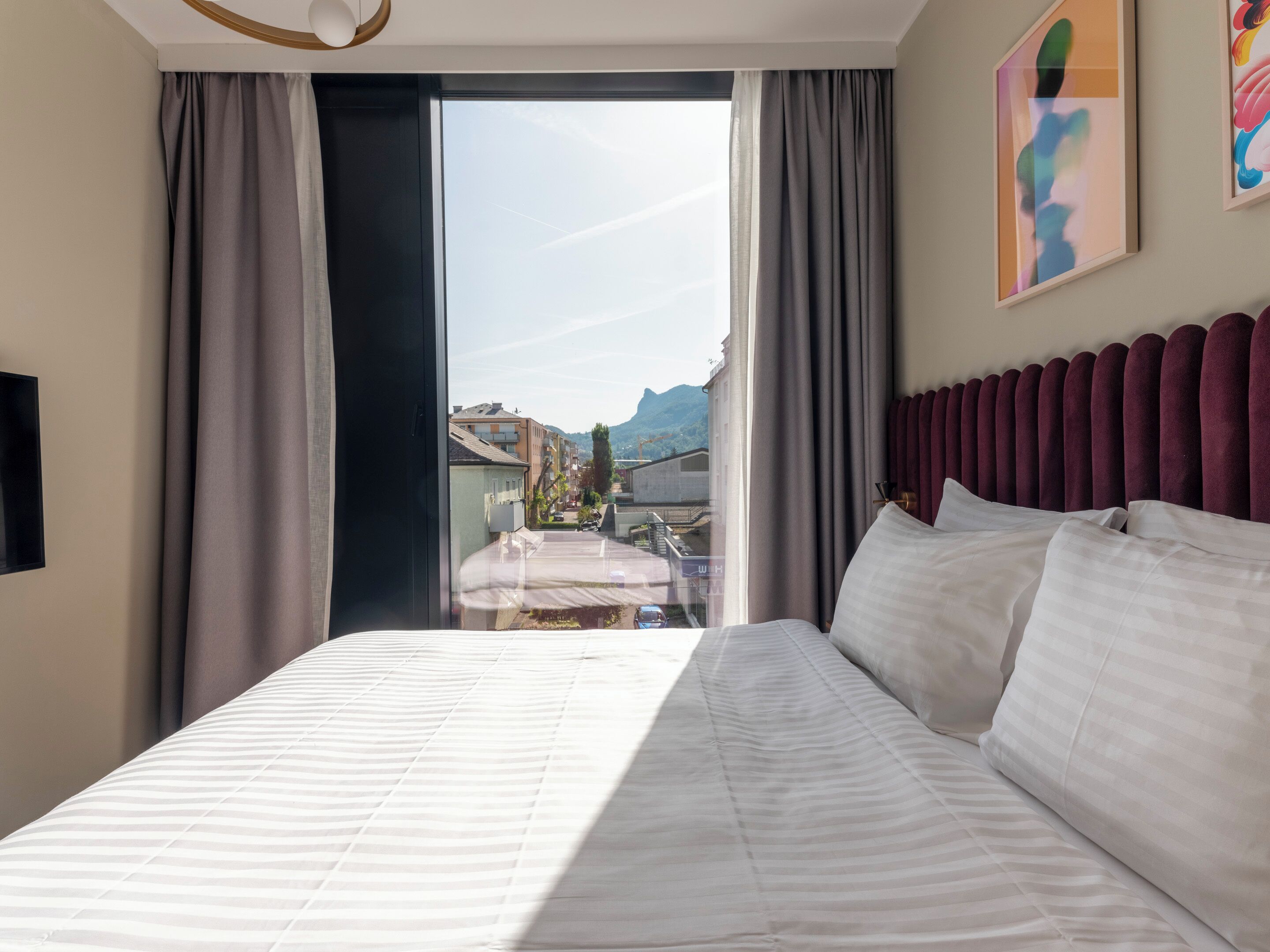 Medium Room | Premium bedding, in-room safe, desk, laptop workspace