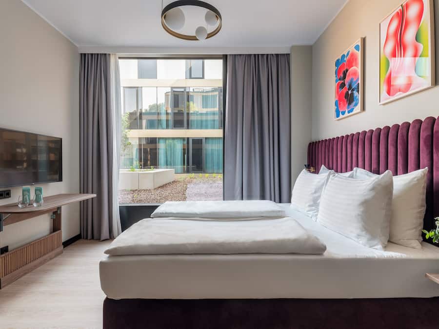 Medium Room - Accessible | Premium bedding, in-room safe, desk, laptop workspace