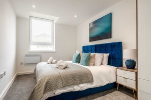 1 slaapkamer, een bureau, een strijkplank/strijkijzer, wifi