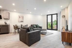 Unclassified image, 2 of 22, button