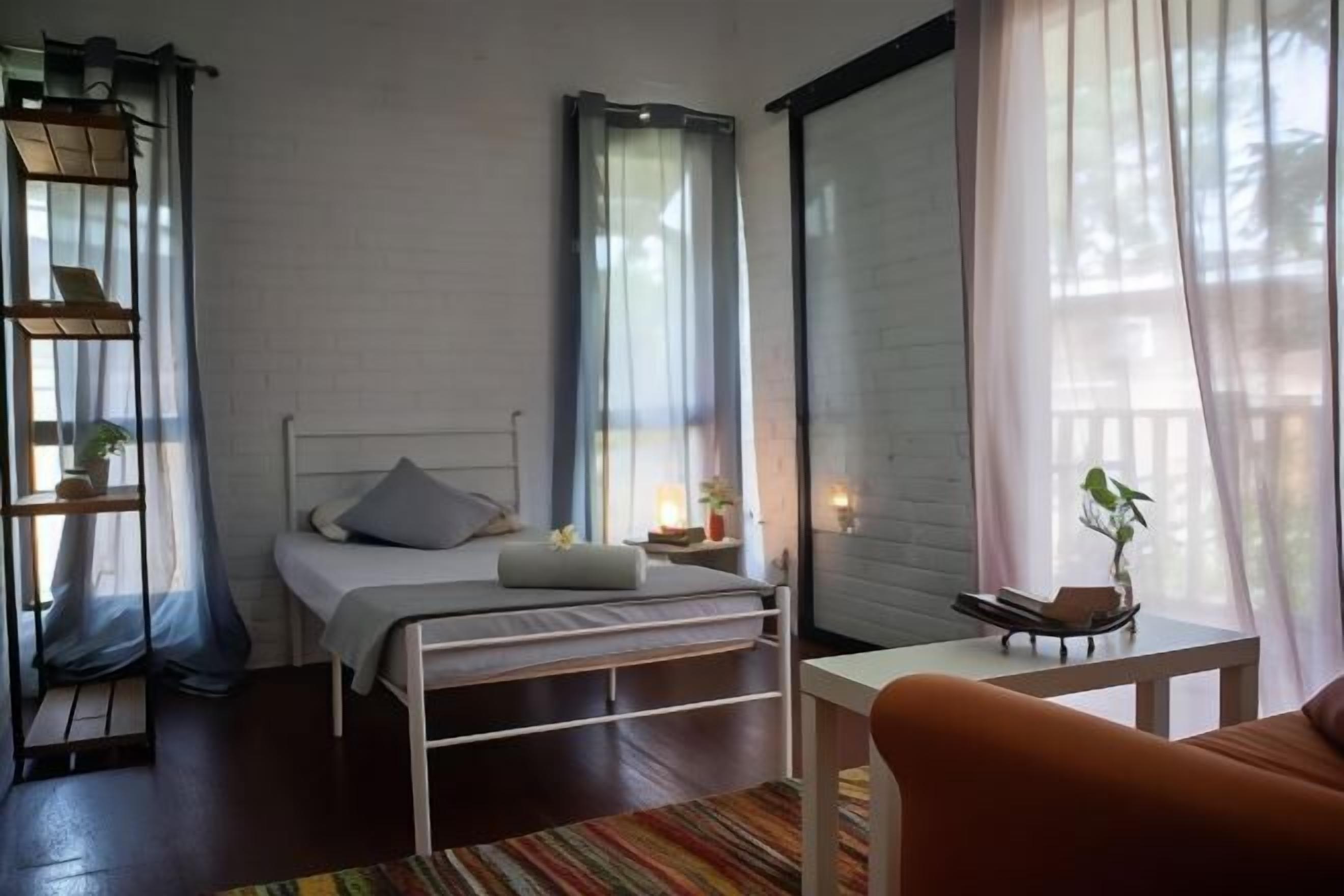 Free WiFi, bed sheets