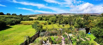 Luxury Glamping Dome and Lodge on the IOM TT course, Hillberry Grandstand.