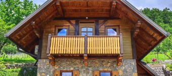 คอทเทจในไร่องุ่น คราลจ์