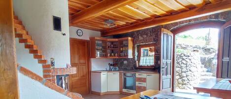 Maison, vue colline | Cuisine privée
