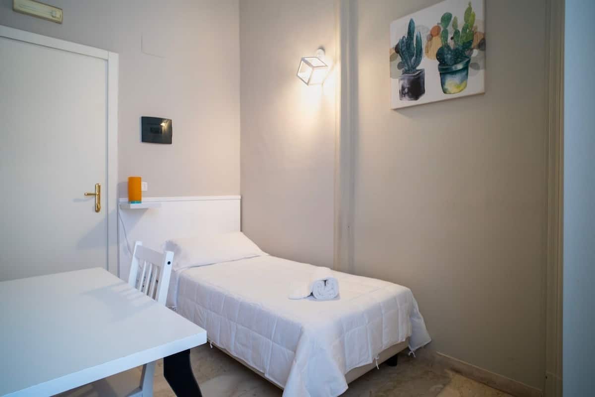 Basic Room, Balcony, City View | Desk, laptop workspace, iron/ironing board, free WiFi
