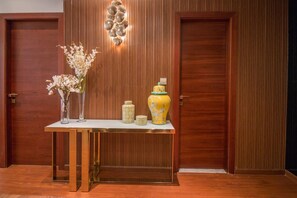 Interior - Luxurious 2BR | Fully Upgraded | High-end facilities (Dubai)