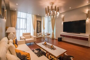 Smart TV, stereo - Luxurious 2BR | Fully Upgraded | High-end facilities (Dubai)
