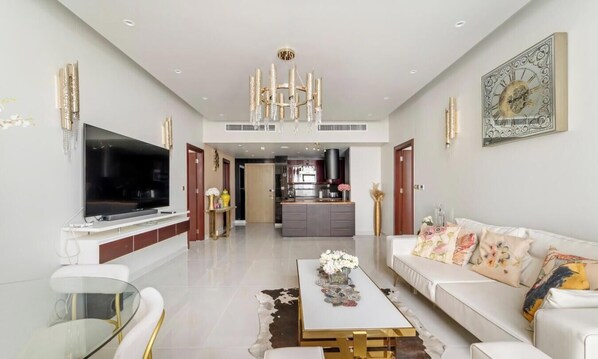 Smart TV, stereo - Luxurious 2BR | Fully Upgraded | High-end facilities (Dubai)
