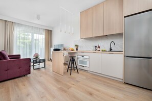 Dishwasher, cookware/dishes/utensils - Wodna Apartment Łodź by Renters (Lodz)