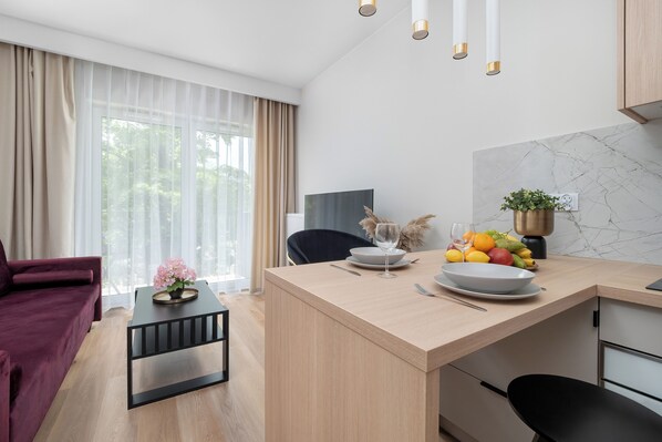 1 bedroom, bed sheets - Wodna Apartment Łodź by Renters (Lodz)