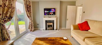 Family 3BR Home, Garden, Parking, Near Town Centre