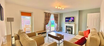 Family 3BR Home, Garden, Parking,  Near Town Centre